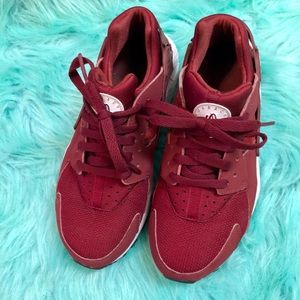 Nike Huarache Burgundy Size 5.5 Women’s